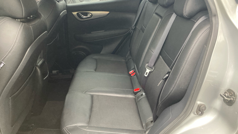 Nissan Qashqai 1.6 DiG-T Tekna 5dr Petrol Hatchback